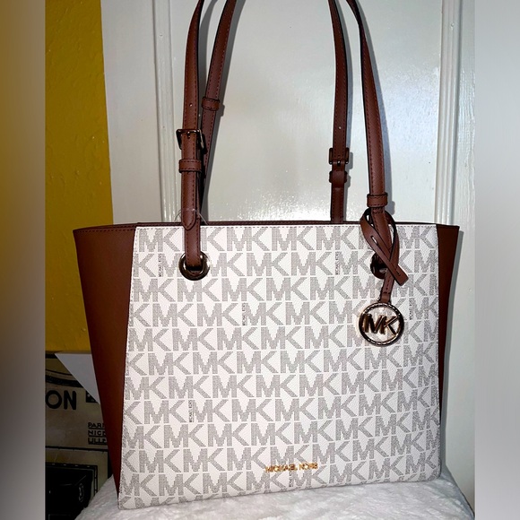 Michael Kors Bags Michael Kors Walsh Tote - Picture 2 of 8